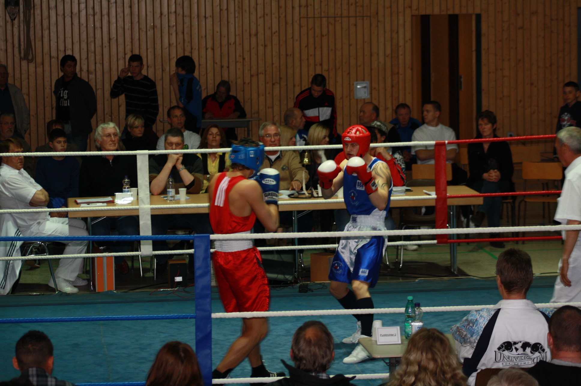 02.05.2010 - Norden: Erfolgreicher Einstand der Boxgemeinschaft Shake Hands Leer
